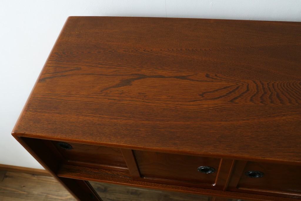 中古　美品　国産職人手作り　欅(ケヤキ)材　力強く美しい木目の茶箪笥　(R-086341)