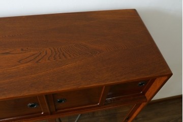中古　美品　国産職人手作り　欅(ケヤキ)材　力強く美しい木目の茶箪笥　(R-086341)