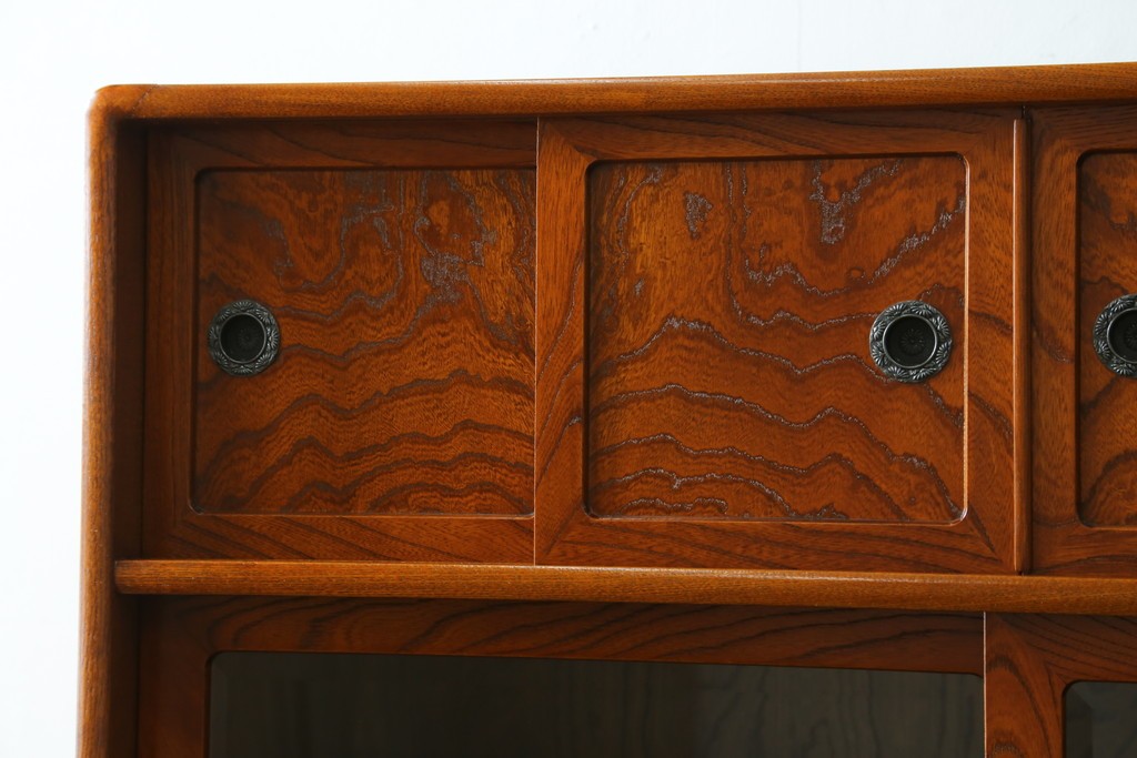 中古　美品　国産職人手作り　欅(ケヤキ)材　力強く美しい木目の茶箪笥　(R-086341)