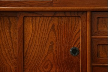 中古　美品　国産職人手作り　欅(ケヤキ)材　力強く美しい木目の茶箪笥　(R-086341)