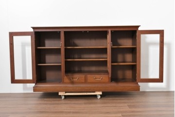 中古　美品　希少な廃番品　maruni(マルニ木工)　地中海ロイヤルシリーズ(ROYAL)　ゴールドの取手と面取り加工が上品なサイドボード　定価約30万円　(R-086342)