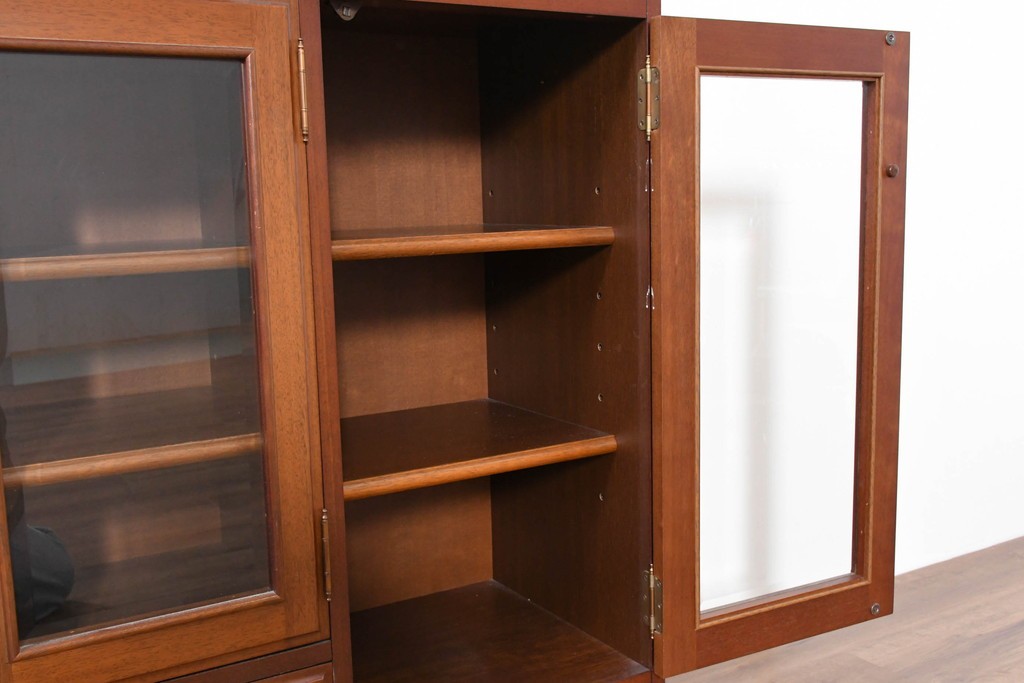 中古　美品　希少な廃番品　maruni(マルニ木工)　地中海ロイヤルシリーズ(ROYAL)　ゴールドの取手と面取り加工が上品なサイドボード　定価約30万円　(R-086342)