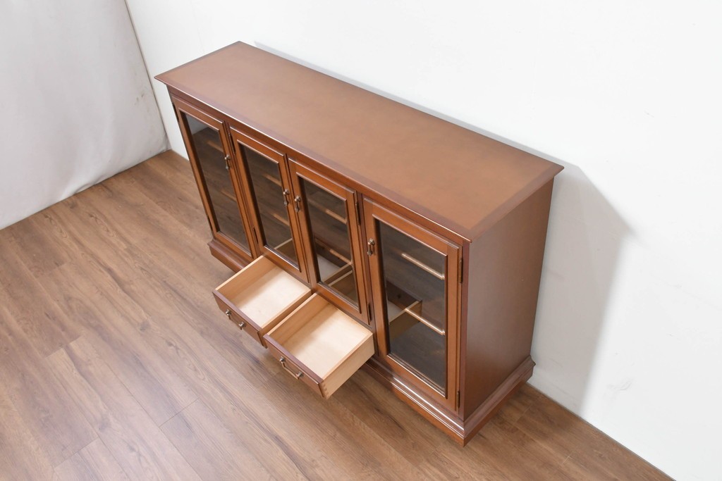 中古　美品　希少な廃番品　maruni(マルニ木工)　地中海ロイヤルシリーズ(ROYAL)　ゴールドの取手と面取り加工が上品なサイドボード　定価約30万円　(R-086342)