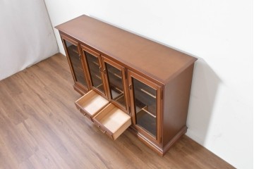 中古　美品　希少な廃番品　maruni(マルニ木工)　地中海ロイヤルシリーズ(ROYAL)　ゴールドの取手と面取り加工が上品なサイドボード　定価約30万円　(R-086342)