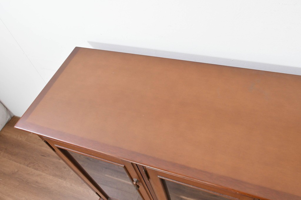 中古　美品　希少な廃番品　maruni(マルニ木工)　地中海ロイヤルシリーズ(ROYAL)　ゴールドの取手と面取り加工が上品なサイドボード　定価約30万円　(R-086342)