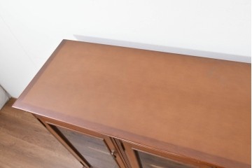 中古　美品　希少な廃番品　maruni(マルニ木工)　地中海ロイヤルシリーズ(ROYAL)　ゴールドの取手と面取り加工が上品なサイドボード　定価約30万円　(R-086342)