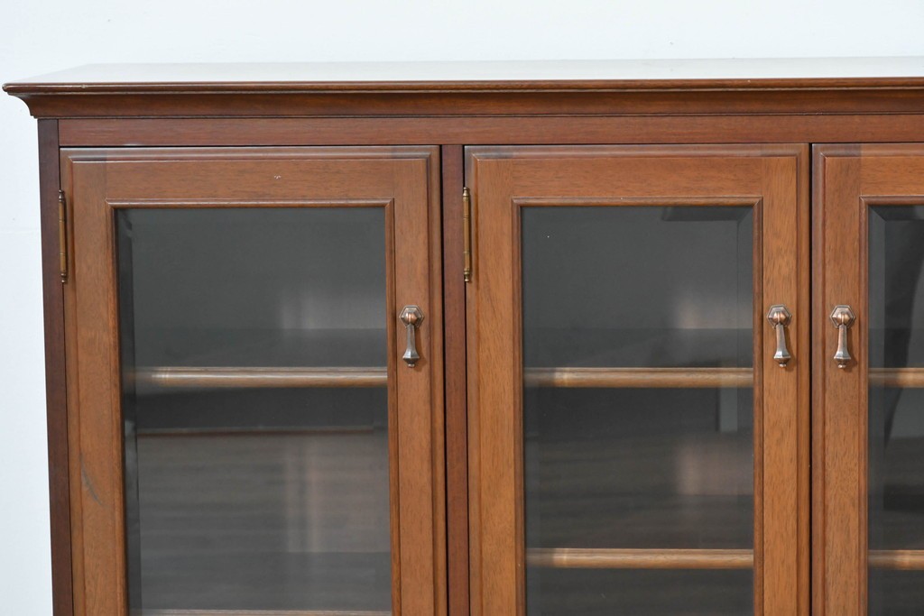 中古　美品　希少な廃番品　maruni(マルニ木工)　地中海ロイヤルシリーズ(ROYAL)　ゴールドの取手と面取り加工が上品なサイドボード　定価約30万円　(R-086342)