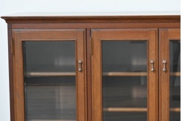 中古　美品　希少な廃番品　maruni(マルニ木工)　地中海ロイヤルシリーズ(ROYAL)　ゴールドの取手と面取り加工が上品なサイドボード　定価約30万円　(R-086342)