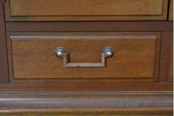 中古　美品　希少な廃番品　maruni(マルニ木工)　地中海ロイヤルシリーズ(ROYAL)　ゴールドの取手と面取り加工が上品なサイドボード　定価約30万円　(R-086342)