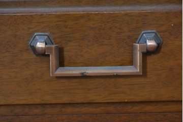 中古　美品　希少な廃番品　maruni(マルニ木工)　地中海ロイヤルシリーズ(ROYAL)　ゴールドの取手と面取り加工が上品なサイドボード　定価約30万円　(R-086342)