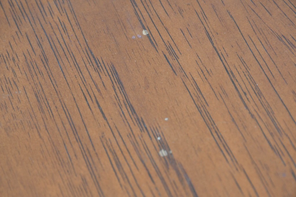 中古　美品　アメリカ輸入家具　繊細な木彫り装飾がエレガントなサイドボード　(R-086343)