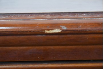 中古　美品　アメリカ輸入家具　繊細な木彫り装飾がエレガントなサイドボード　(R-086343)