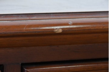 中古　美品　アメリカ輸入家具　繊細な木彫り装飾がエレガントなサイドボード　(R-086343)