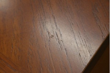 中古　美品　アメリカ輸入家具　繊細な木彫り装飾がエレガントなサイドボード　(R-086343)