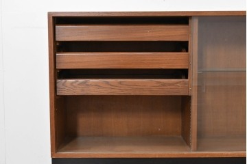 和製ヴィンテージ　オーク材　ミッドセンチュリースタイルのガラス戸付きサイドボード　(R-086344)