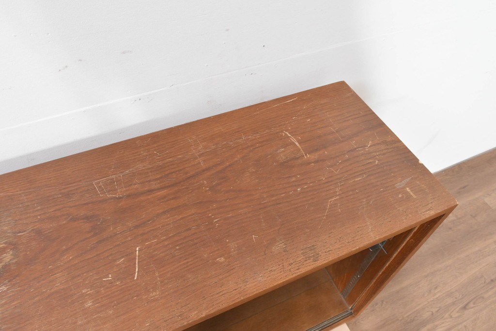 和製ヴィンテージ　オーク材　ミッドセンチュリースタイルのガラス戸付きサイドボード　(R-086344)