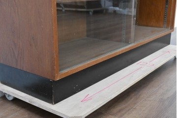 和製ヴィンテージ　オーク材　ミッドセンチュリースタイルのガラス戸付きサイドボード　(R-086344)