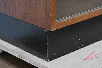 和製ヴィンテージ　オーク材　ミッドセンチュリースタイルのガラス戸付きサイドボード　(R-086344)