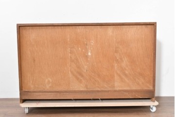 和製ヴィンテージ　オーク材　ミッドセンチュリースタイルのガラス戸付きサイドボード　(R-086344)