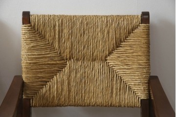 中古　美品　松本民芸家具　#521L型　直線的な木部と丁寧な編み込みが調和したラッシアームチェア　定価約19万3千円　(R-086347)