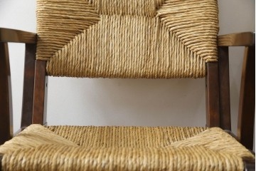 中古　美品　松本民芸家具　#521L型　直線的な木部と丁寧な編み込みが調和したラッシアームチェア　定価約19万3千円　(R-086347)