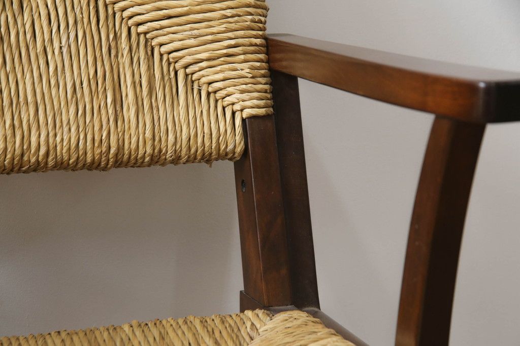 中古　美品　松本民芸家具　#521L型　直線的な木部と丁寧な編み込みが調和したラッシアームチェア　定価約19万3千円　(R-086347)