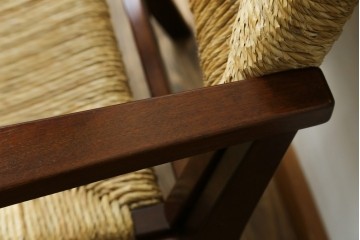 中古　美品　松本民芸家具　#521L型　直線的な木部と丁寧な編み込みが調和したラッシアームチェア　定価約24万7千円　(R-086347)