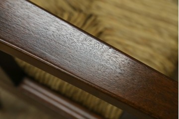 中古　美品　松本民芸家具　#521L型　直線的な木部と丁寧な編み込みが調和したラッシアームチェア　定価約24万7千円　(R-086347)