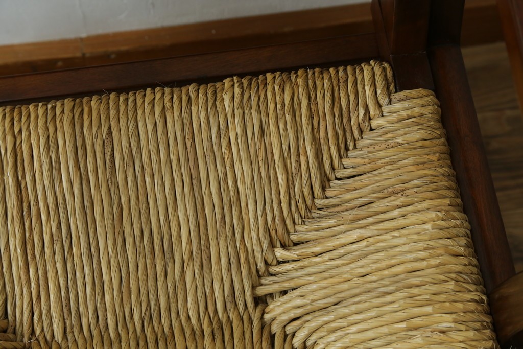 中古　美品　松本民芸家具　#521L型　直線的な木部と丁寧な編み込みが調和したラッシアームチェア　定価約24万7千円　(R-086347)