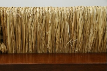 中古　美品　松本民芸家具　#521L型　直線的な木部と丁寧な編み込みが調和したラッシアームチェア　定価約24万7千円　(R-086347)