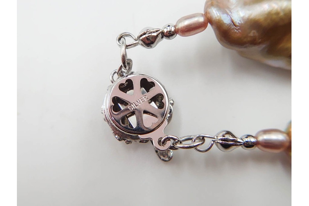 淡水真珠　SILVER(銀製)　華やかなバロックパールのネックレス1連・6連 2点セット　ケース付き　(R-086353)