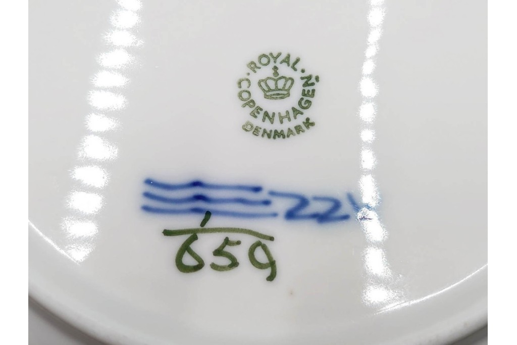 デンマーク製　ROYAL COPENHAGEN(ロイヤルコペンハーゲン)　ブルーフルーテッド　直径約23cm(ハーフレース)・直径約21cm(プレイン)　優美なディーププレート2枚セット　(R-086363)