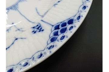 デンマーク製　ROYAL COPENHAGEN(ロイヤルコペンハーゲン)　ブルーフルーテッド　直径約23cm(ハーフレース)・直径約21cm(プレイン)　優美なディーププレート2枚セット　(R-086363)