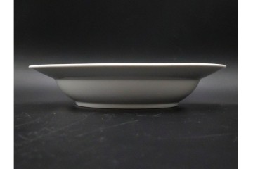 デンマーク製　ROYAL COPENHAGEN(ロイヤルコペンハーゲン)　ブルーフルーテッド　直径約23cm(ハーフレース)・直径約21cm(プレイン)　優美なディーププレート2枚セット　(R-086363)