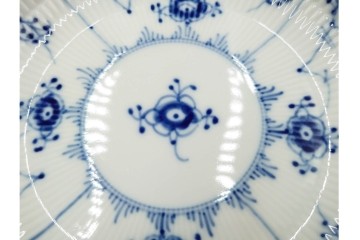 デンマーク製　ROYAL COPENHAGEN(ロイヤルコペンハーゲン)　ブルーフルーテッド　直径約23cm(ハーフレース)・直径約21cm(プレイン)　優美なディーププレート2枚セット　(R-086363)