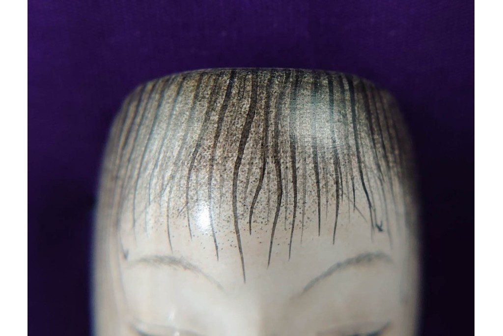 宝生面工　鈴木慶雲作　「童子」　木彫の能面帯留　共箱付き　(R-086364)