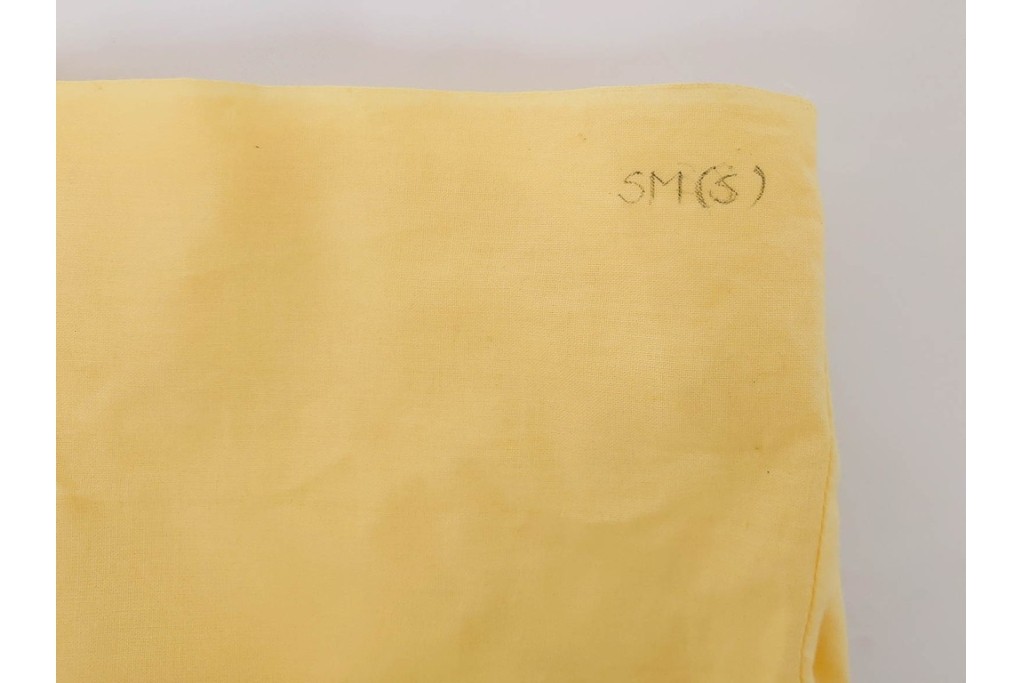 真作　青木敏郎　「椿と楽譜」　油彩画　SM(S)サイズ　定価約189万円　外箱付き　(R-086372)