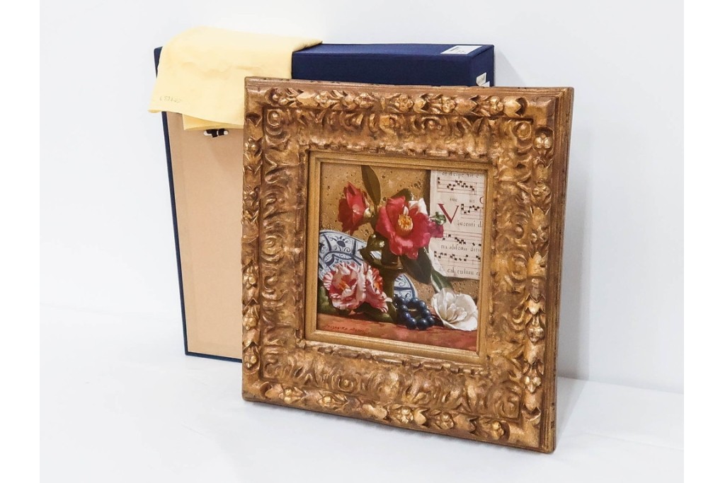 真作　青木敏郎　「椿と楽譜」　油彩画　SM(S)サイズ　定価約189万円　外箱付き　(R-086372)