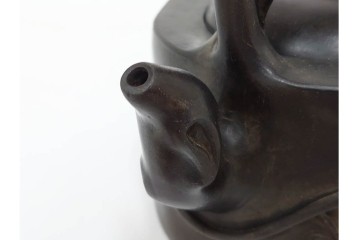 時代物　中国・唐物　榮卿作　葡萄栗鼠図?の宜興紫砂急須　(R-086374)