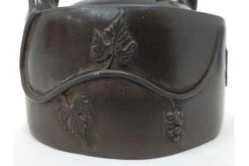 時代物　中国・唐物　榮卿作　葡萄栗鼠図?の宜興紫砂急須　(R-086374)