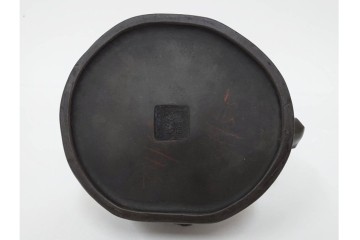 時代物　中国・唐物　榮卿作　葡萄栗鼠図?の宜興紫砂急須　(R-086374)