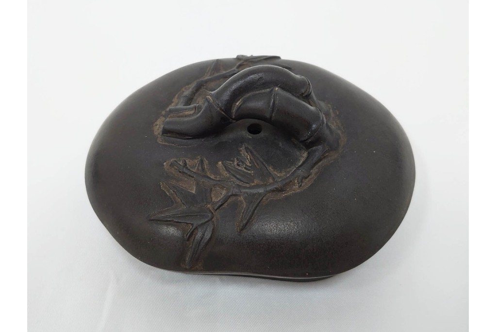 時代物　中国・唐物　榮卿作　葡萄栗鼠図?の宜興紫砂急須　(R-086374)