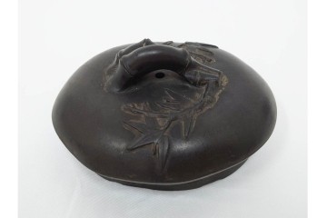 時代物　中国・唐物　榮卿作　葡萄栗鼠図?の宜興紫砂急須　(R-086374)