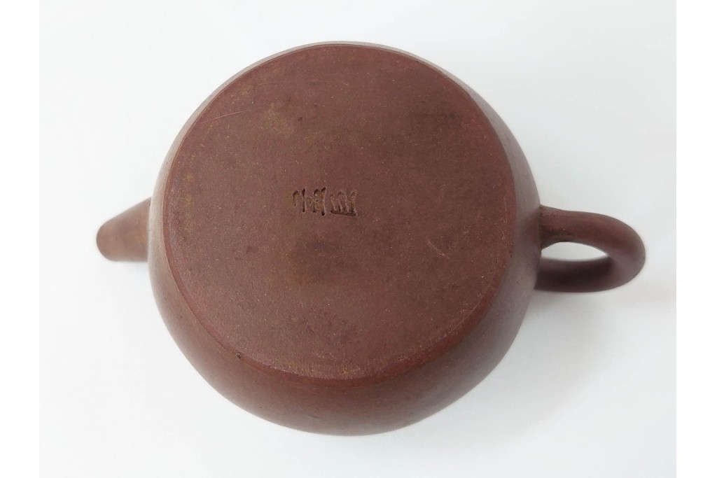 時代物　中国・唐物　孟臣作　素朴な丸みが味わい深い朱泥の急須　(R-086375)