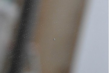 中古　イタリア製　シルバーのペイントとロココ調の彫刻が華やかなウォールミラー　(R-086382)