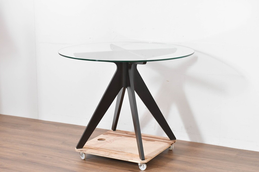 中古　美品　E&Y(イーアンドワイ)　PEGASUS(ペガサス)　オブジェのような存在感のラウンドダイニングテーブル　定価約20万円　(R-086383)