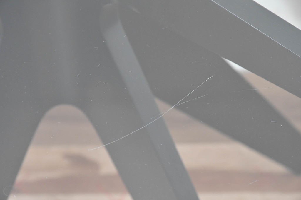 中古　美品　E&Y(イーアンドワイ)　PEGASUS(ペガサス)　オブジェのような存在感のラウンドダイニングテーブル　定価約20万円　(R-086383)