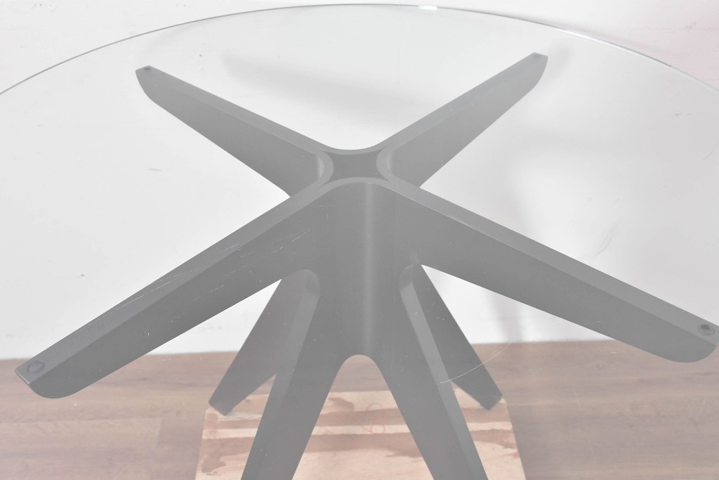 中古　美品　E&Y(イーアンドワイ)　PEGASUS(ペガサス)　オブジェのような存在感のラウンドダイニングテーブル　定価約20万円　(R-086383)