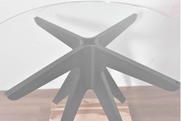 中古　美品　E&Y(イーアンドワイ)　PEGASUS(ペガサス)　オブジェのような存在感のラウンドダイニングテーブル　定価約20万円　(R-086383)