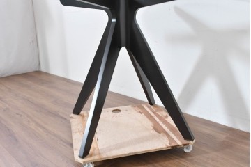 中古　美品　E&Y(イーアンドワイ)　PEGASUS(ペガサス)　オブジェのような存在感のラウンドダイニングテーブル　定価約20万円　(R-086383)